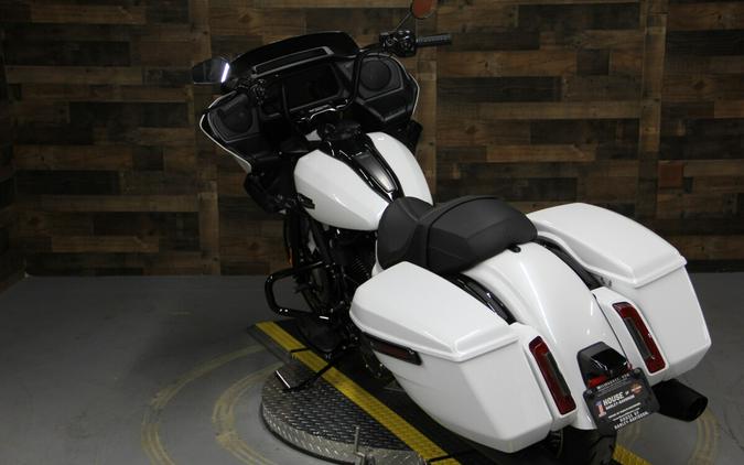 2024 Harley-Davidson Road Glide™ White Onyx Pearl - Black Finish