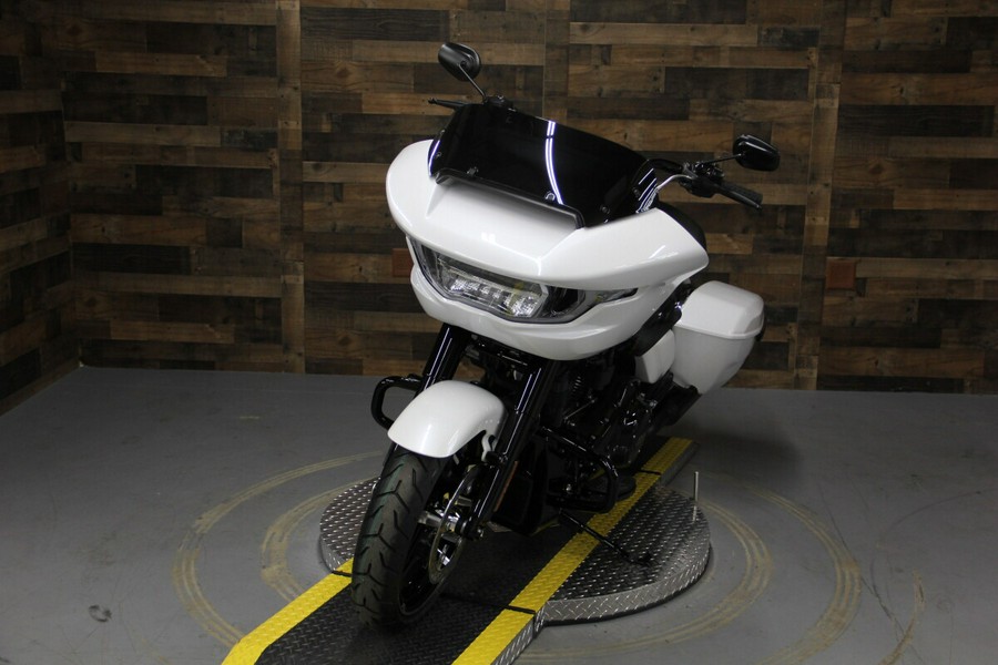 2024 Harley-Davidson Road Glide™ White Onyx Pearl - Black Finish