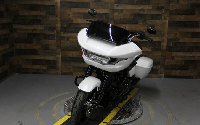 2024 Harley-Davidson Road Glide™ White Onyx Pearl - Black Finish