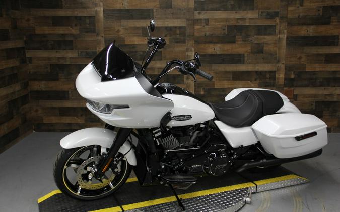 2024 Harley-Davidson Road Glide™ White Onyx Pearl - Black Finish