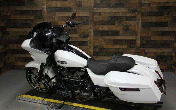 2024 Harley-Davidson Road Glide™ White Onyx Pearl - Black Finish