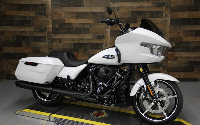 2024 Harley-Davidson Road Glide™ White Onyx Pearl - Black Finish