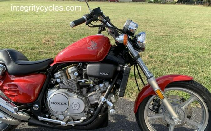 1987 HONDA VF 700 SUPERMAGNA