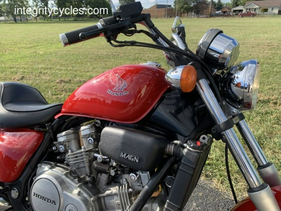 1987 HONDA VF 700 SUPERMAGNA