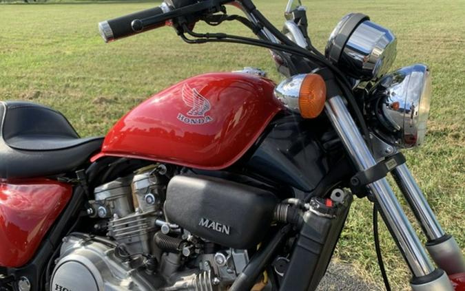 1987 HONDA VF 700 SUPERMAGNA