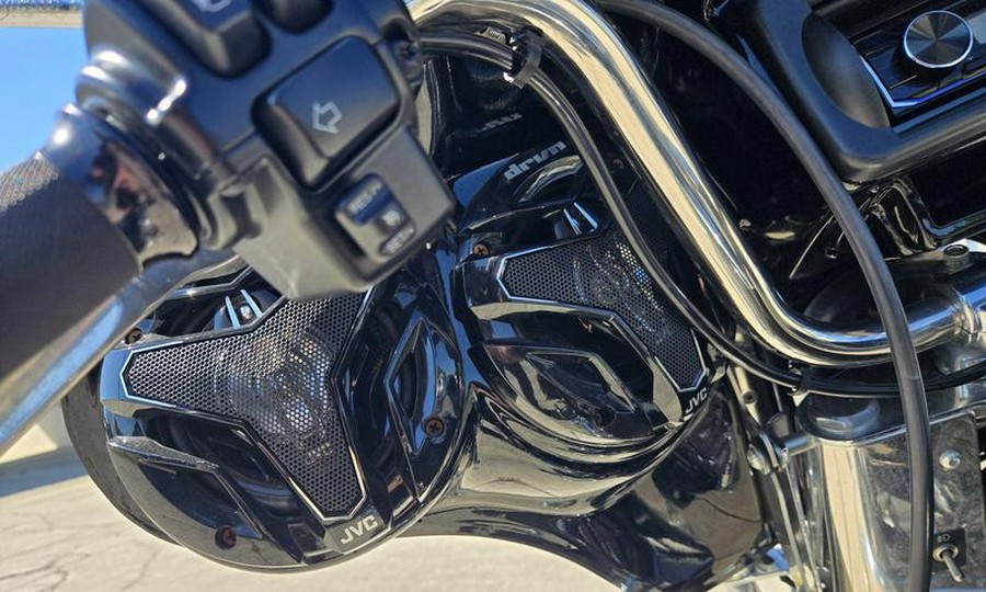 2016 Harley-Davidson® FLSTC - Heritage Softail® Classic