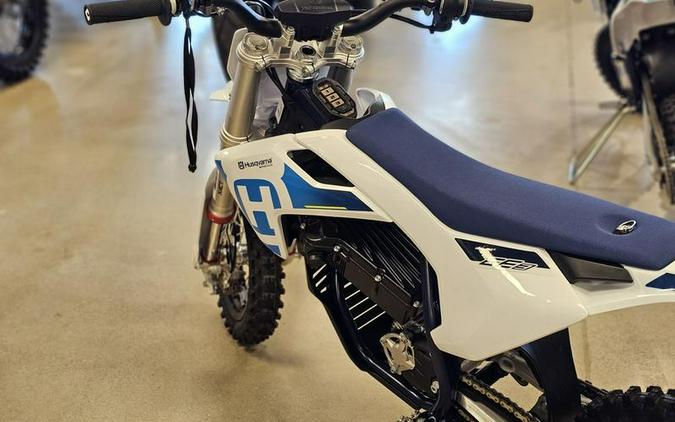 2023 Husqvarna® EE3