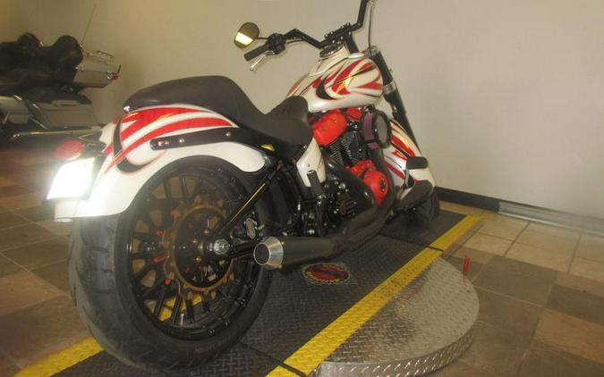 2021 Harley-Davidson® FLSL - Softail Slim®