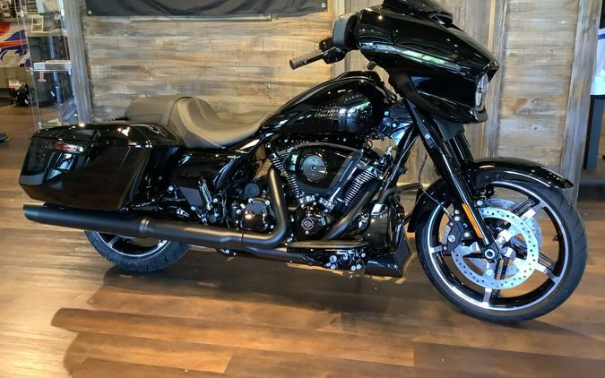 Harley-Davidson Street Glide® 2024 FLHX T18-24 Vivid Black - Black Finish