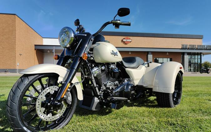 2023 Harley-Davidson Freewheeler White Sand Pearl