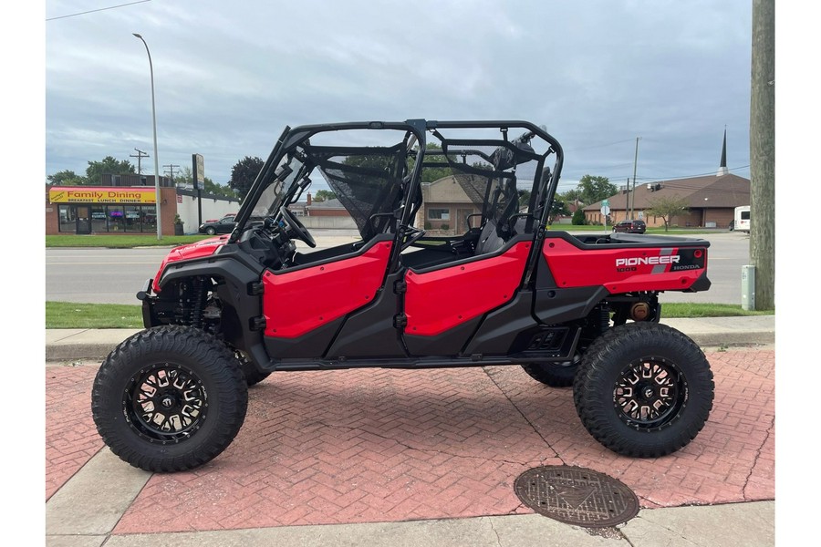 2023 Honda Pioneer 1000-6 Crew Deluxe