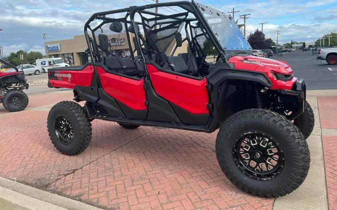 2023 Honda Pioneer 1000-6 Crew Deluxe