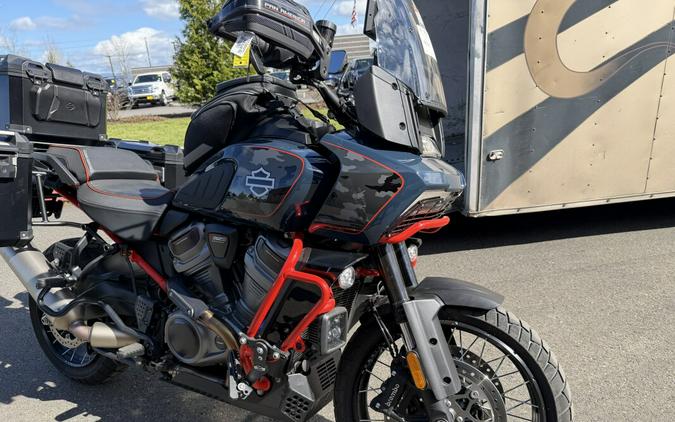 Harley-Davidson® CVO™ Pan America® Carbon Blue