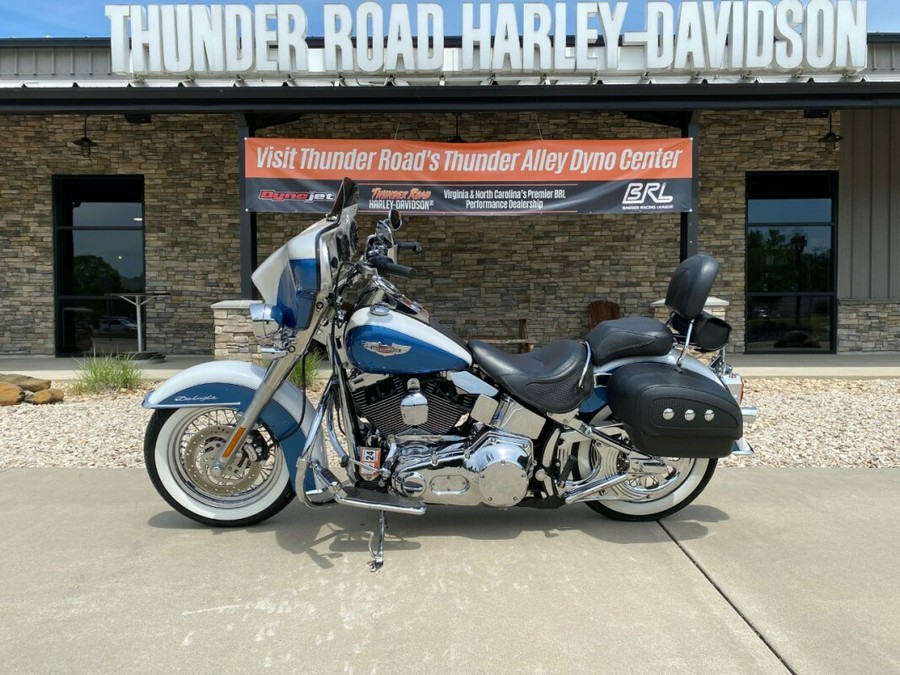 2005 Harley-Davidson Softail® Deluxe Glacier White Pearl/Chopper Blue Pearl