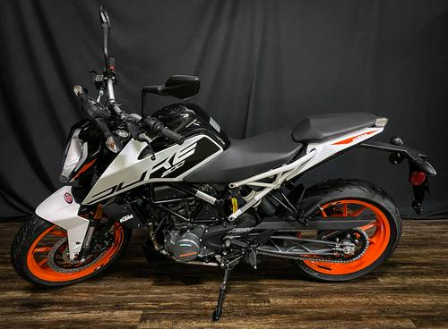 2020 KTM 200 Duke Review: Urban Motorcycle (15 Fast Facts)