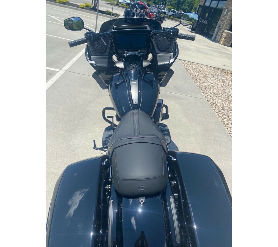 2024 Harley-Davidson Road Glide® Vivid Black