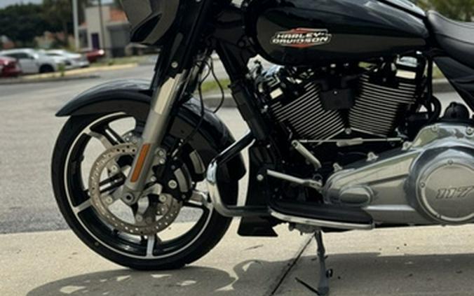 2025 Harley-Davidson FLHX - Street Glide