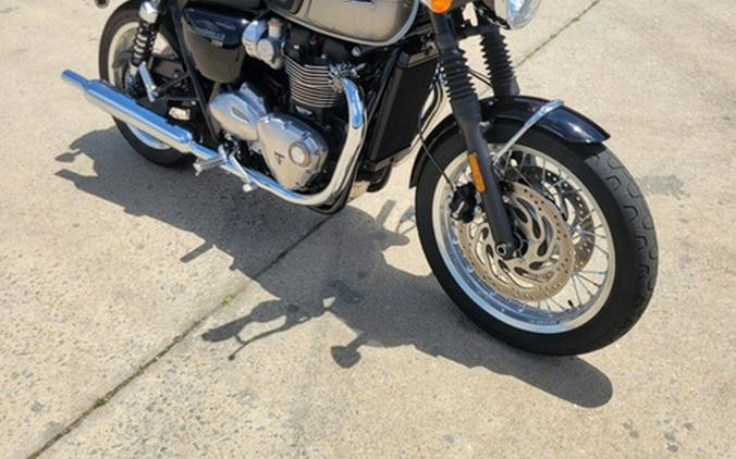 2022 Triumph Bonneville T120 Cordovan Red/Silver Ice