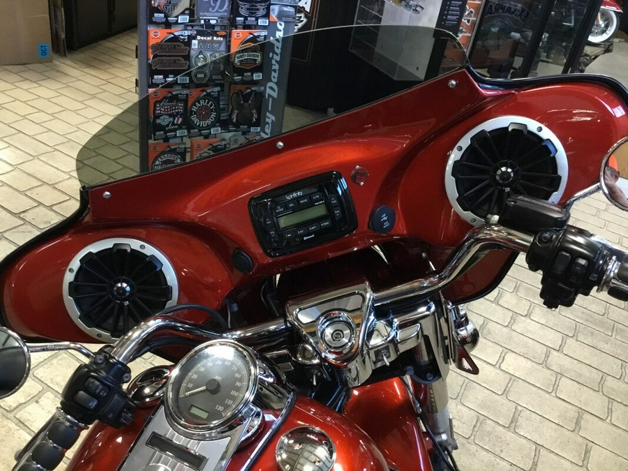 2013 Harley-Davidson® Road King® Two-Tone Candy Orange/Beer Bottle