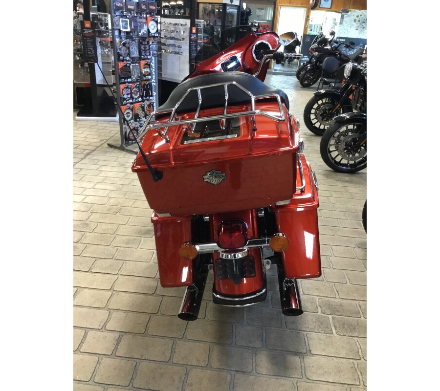 2013 Harley-Davidson® Road King® Two-Tone Candy Orange/Beer Bottle