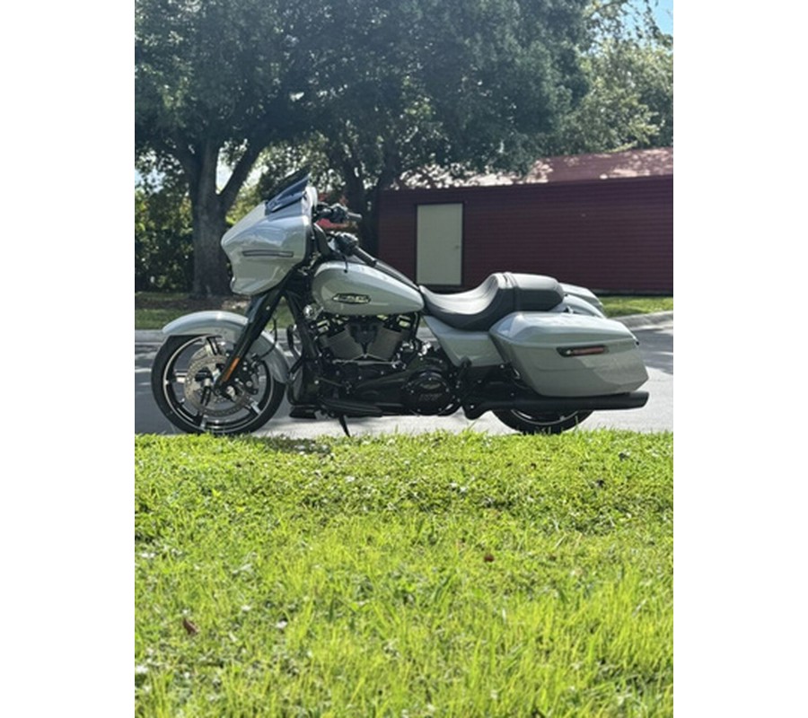 2025 Harley-Davidson FLHX - Street Glide