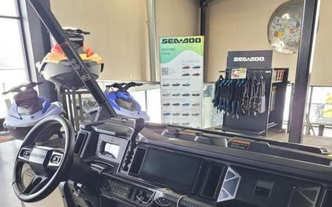 2026 Can-Am® Defender MAX XT HD11 With 10.25 in.display