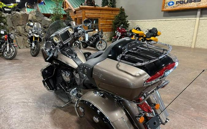 2018 Indian Motorcycle® Roadmaster® ABS Polish.Bronze Over Thund.Black w/Silver Pinst.