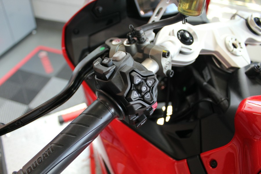 2026 Ducati Panigale V2S - Demo V2