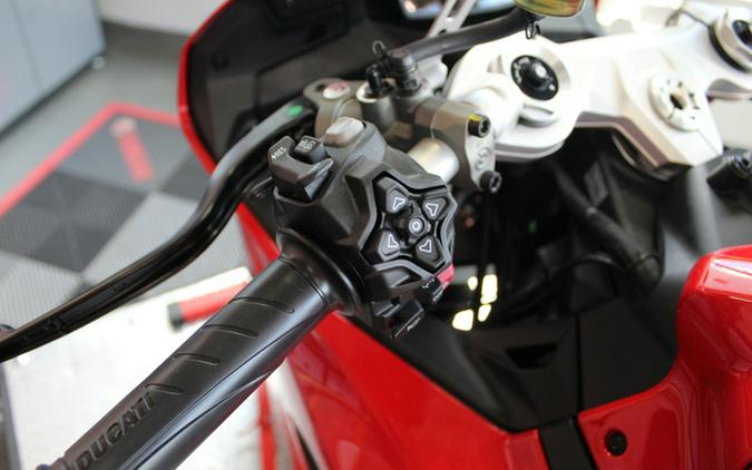 2026 Ducati Panigale V2S - Demo V2