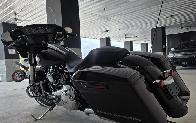 2022 Harley-Davidson® Street Glide® Special Midnight Crimson/Vivid Black