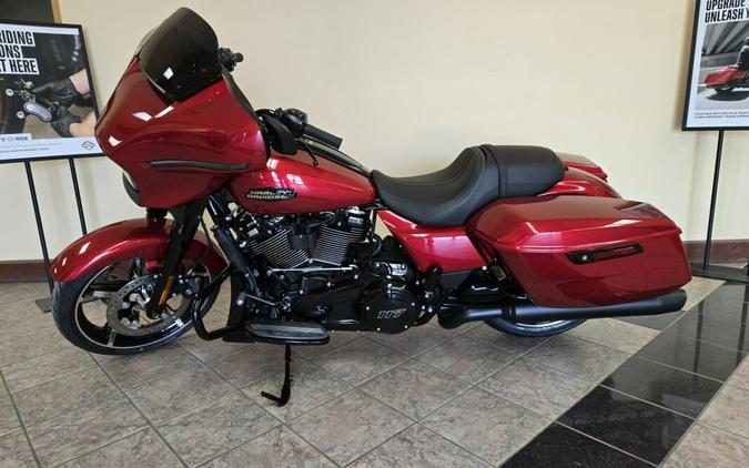 2025 Harley-Davidson Street Glide® Brilliant Red - Black Finish