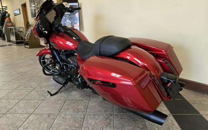 2025 Harley-Davidson Street Glide® Brilliant Red - Black Finish