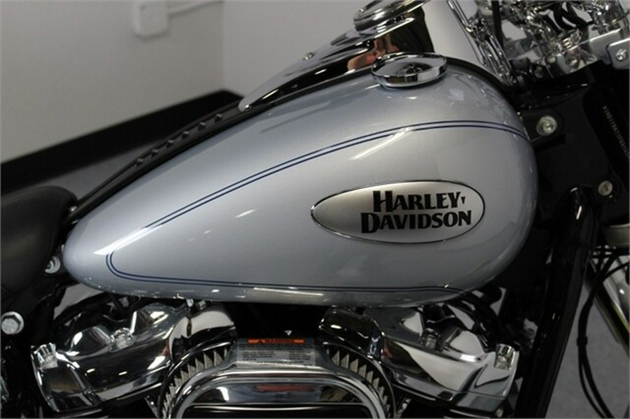 Harley-Davidson Heritage Classic 2023 FLHCS 84360803 ATLAS SLV MTLIC