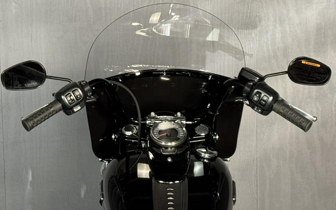 2025 Harley-Davidson Heritage Classic FLHC VIVID BLACK W/ PINSTRIPE