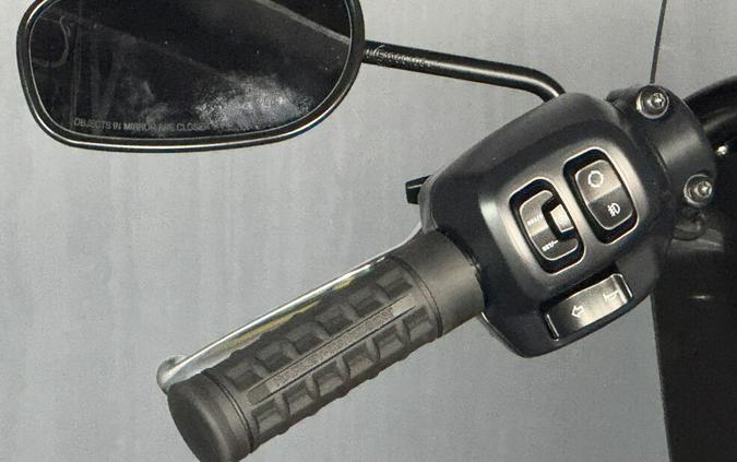 2025 Harley-Davidson Heritage Classic FLHC VIVID BLACK W/ PINSTRIPE