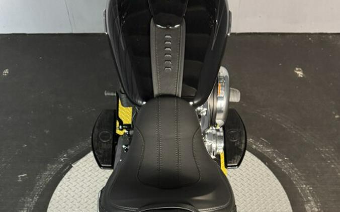 2025 Harley-Davidson Heritage Classic FLHC VIVID BLACK W/ PINSTRIPE