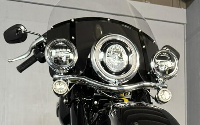 2025 Harley-Davidson Heritage Classic FLHC VIVID BLACK W/ PINSTRIPE