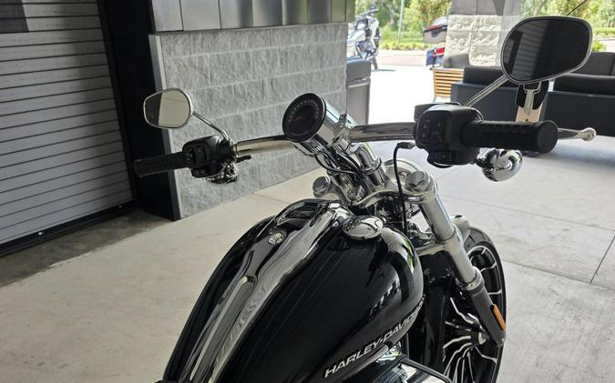 2026 Harley-Davidson® Breakout® Vivid Black Chrome Trim