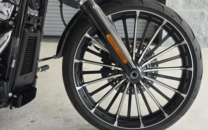 2026 Harley-Davidson® Breakout® Vivid Black Chrome Trim