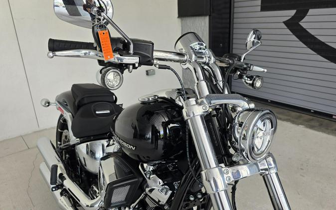 2026 Harley-Davidson® Breakout® Vivid Black Chrome Trim