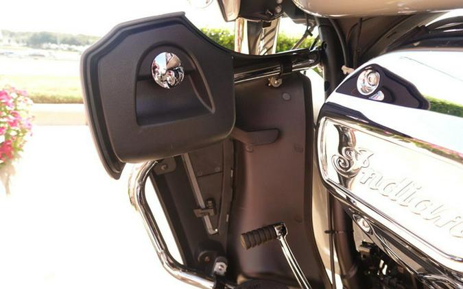 2022 Indian Chieftain Limited Silver Quartz Metallic