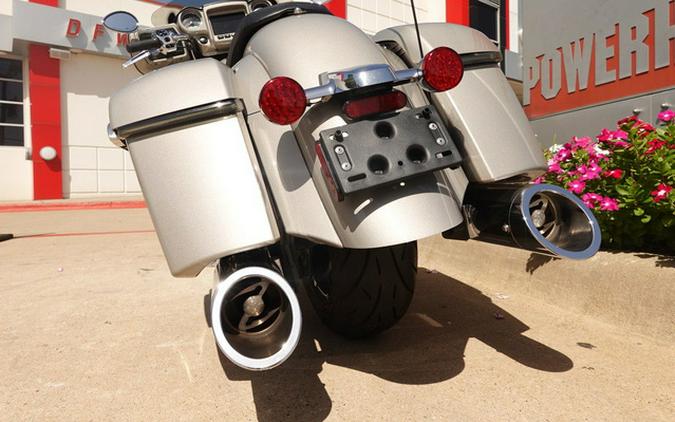 2022 Indian Chieftain Limited Silver Quartz Metallic