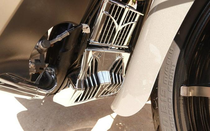 2022 Indian Chieftain Limited Silver Quartz Metallic
