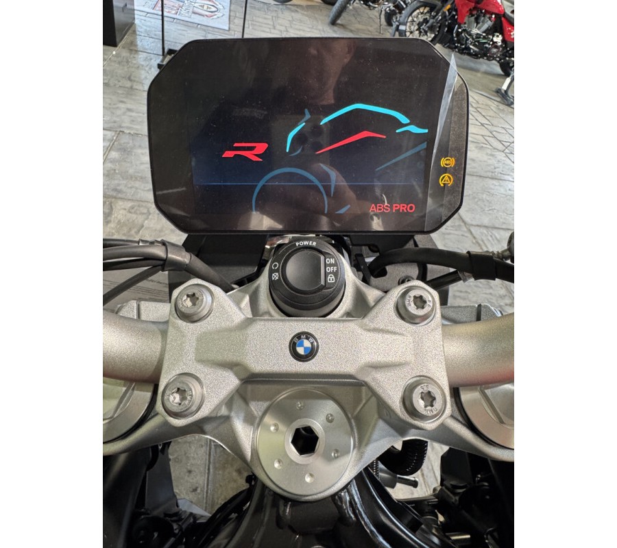 2024 BMW F 900 R