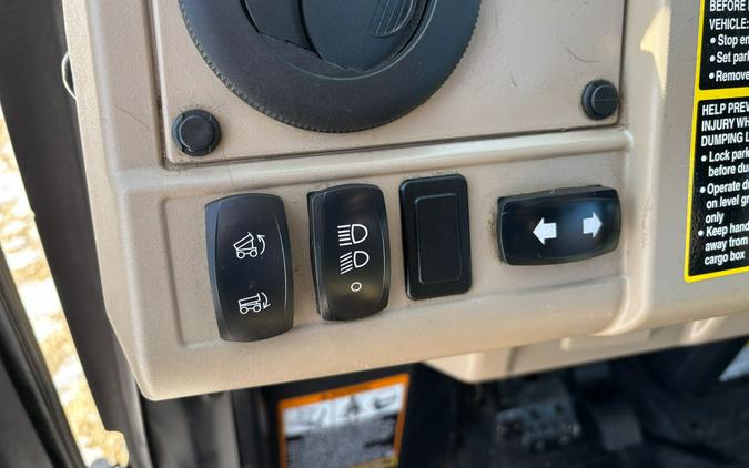 2019 John Deere XUV835R with Deluxe Cab