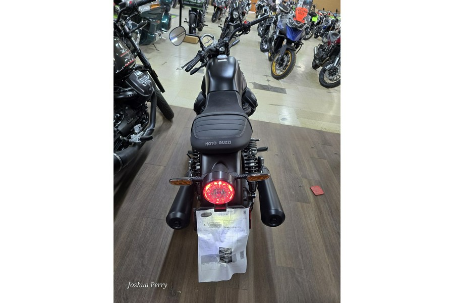 2023 Moto Guzzi V7 Stone