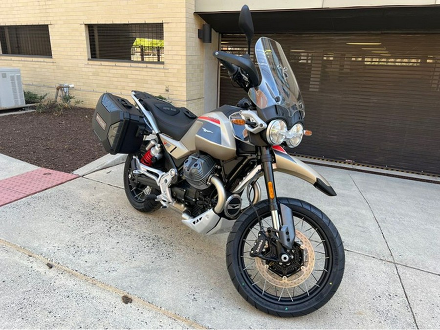 2025 Moto Guzzi V85 TT Travel