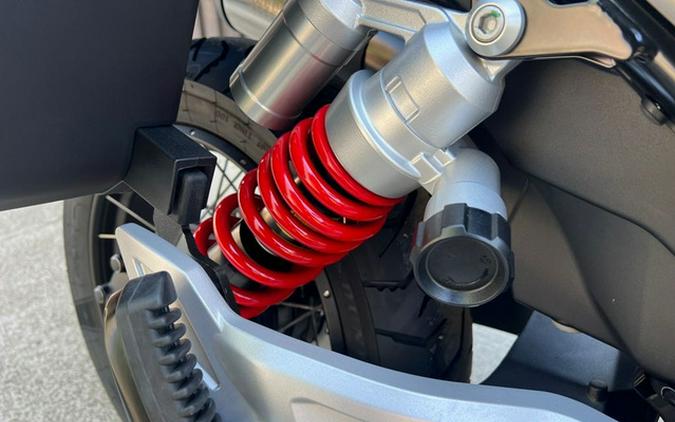 2025 Moto Guzzi V85 TT Travel