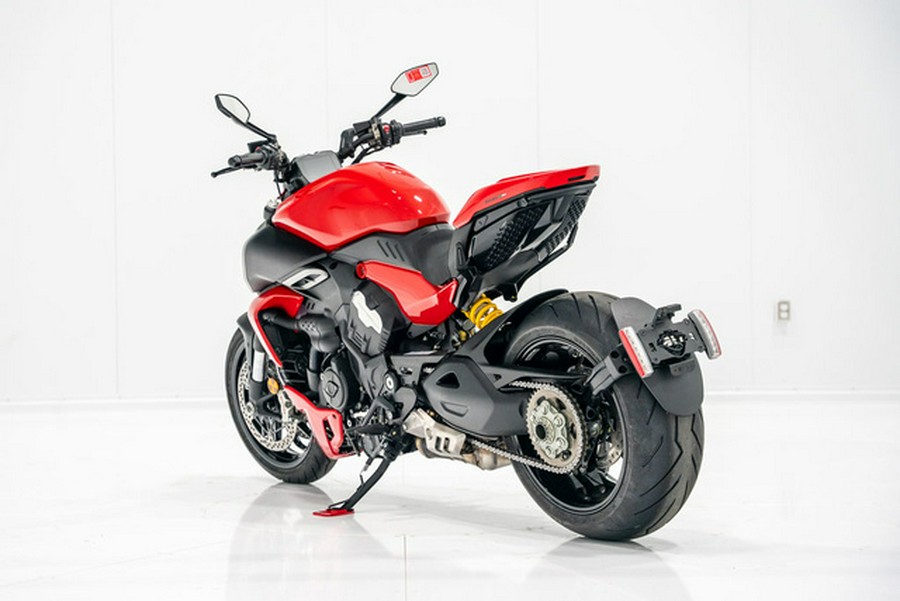 2024 Ducati Diavel V4 Red