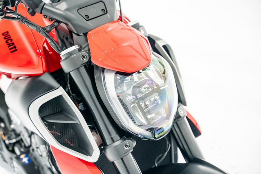 2024 Ducati Diavel V4 Red
